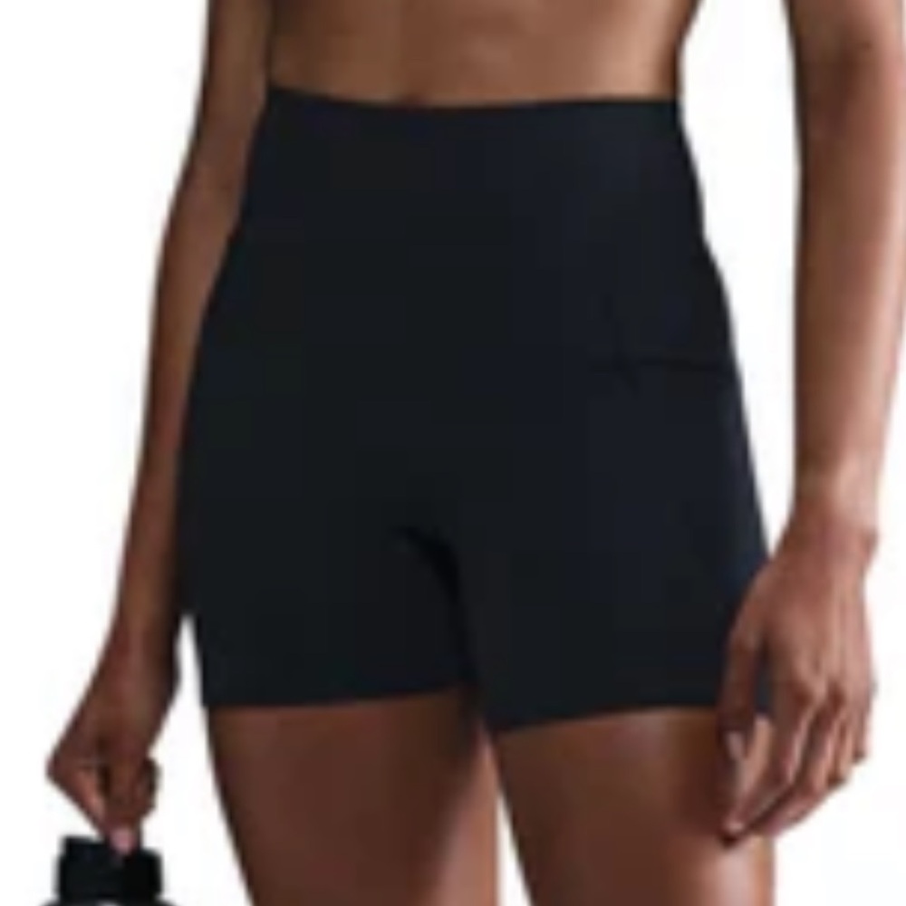 Nike Universa Women's Black High-Waisted 5” inseam bike Shorts, size XS